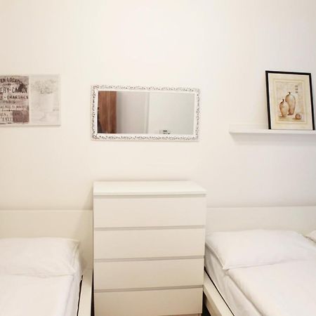 Modern Apartment Ve Smeckach 28 プラハ エクステリア 写真