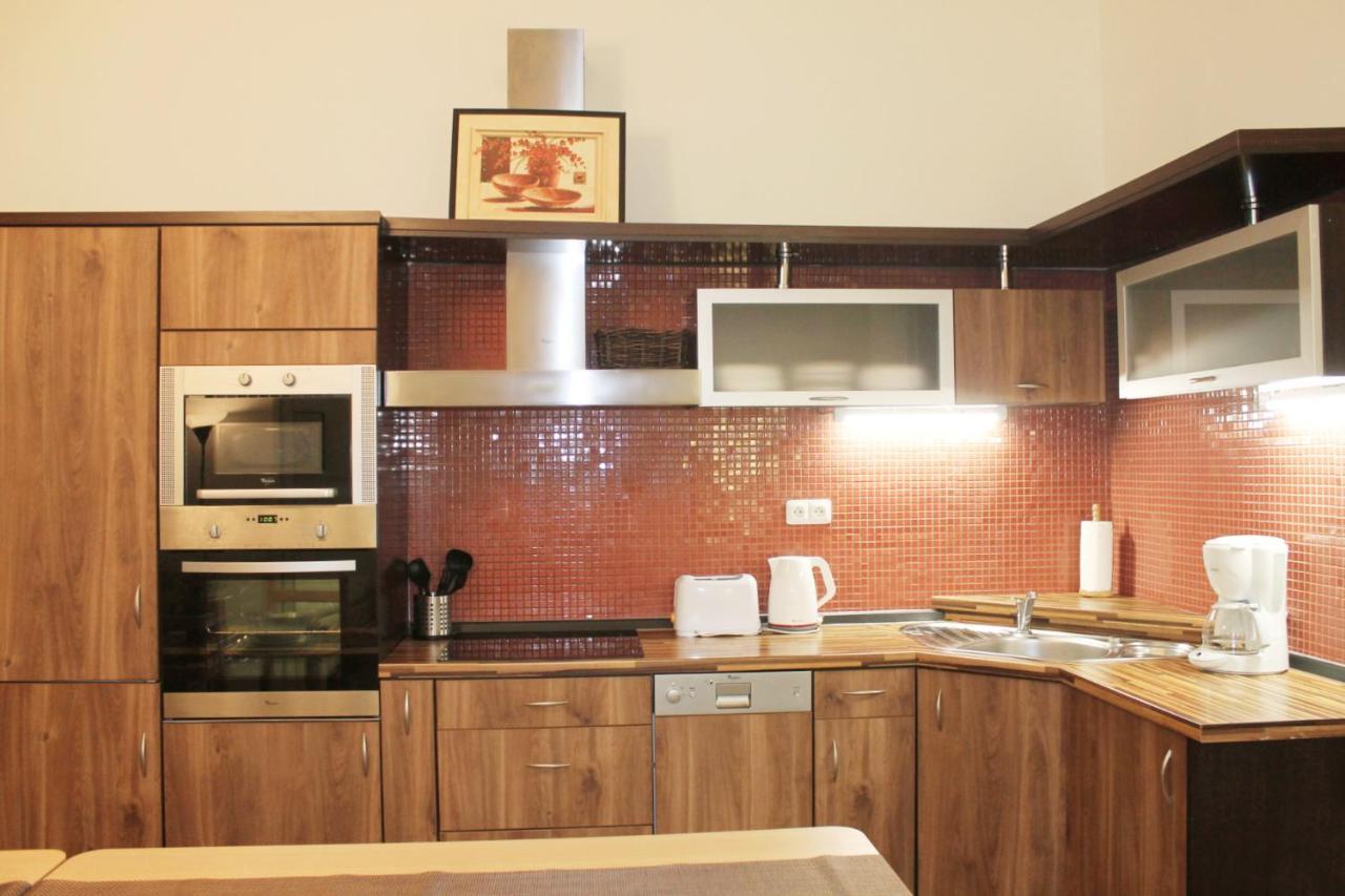 Modern Apartment Ve Smeckach 28 プラハ エクステリア 写真
