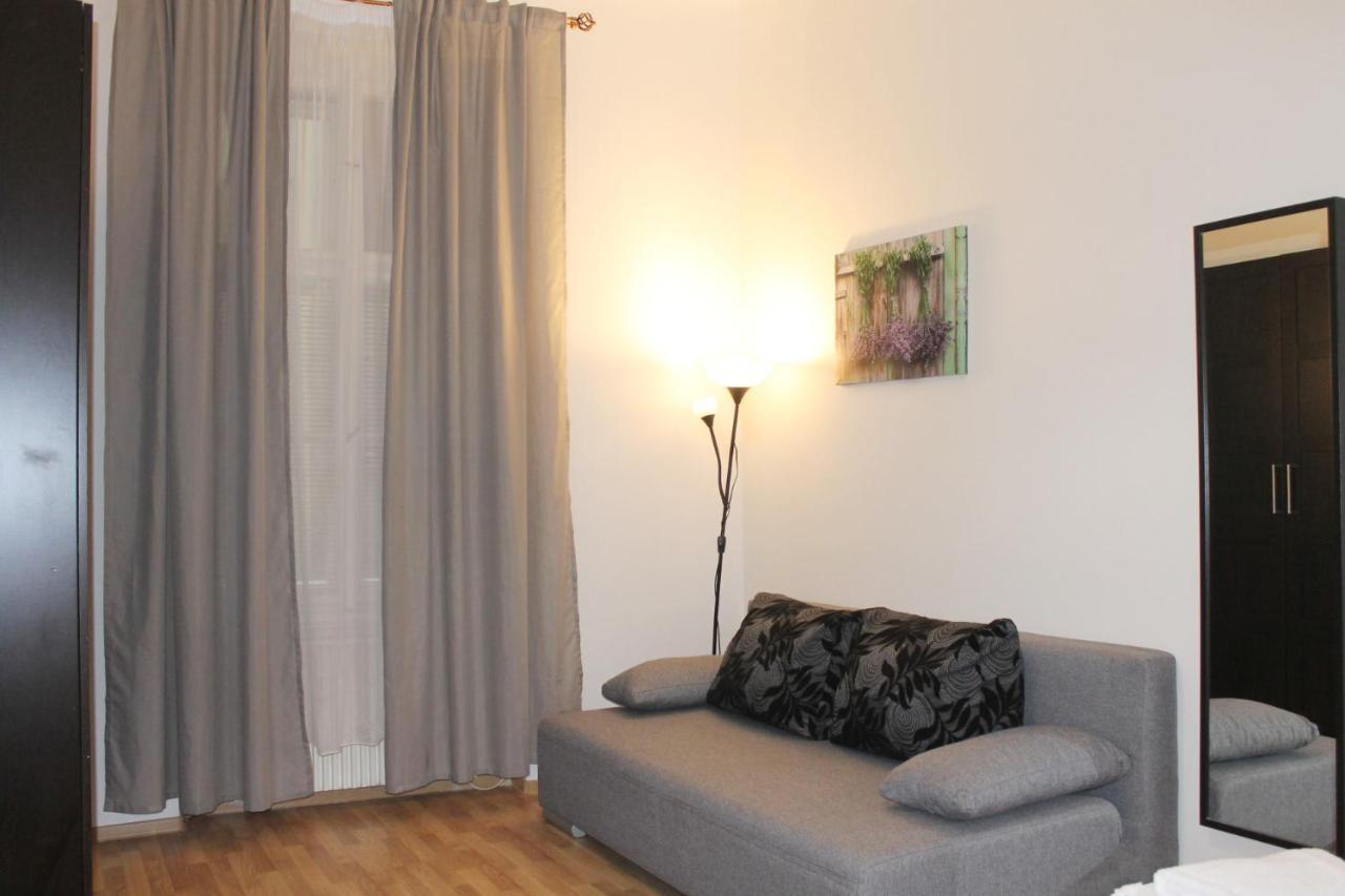 Modern Apartment Ve Smeckach 28 プラハ エクステリア 写真