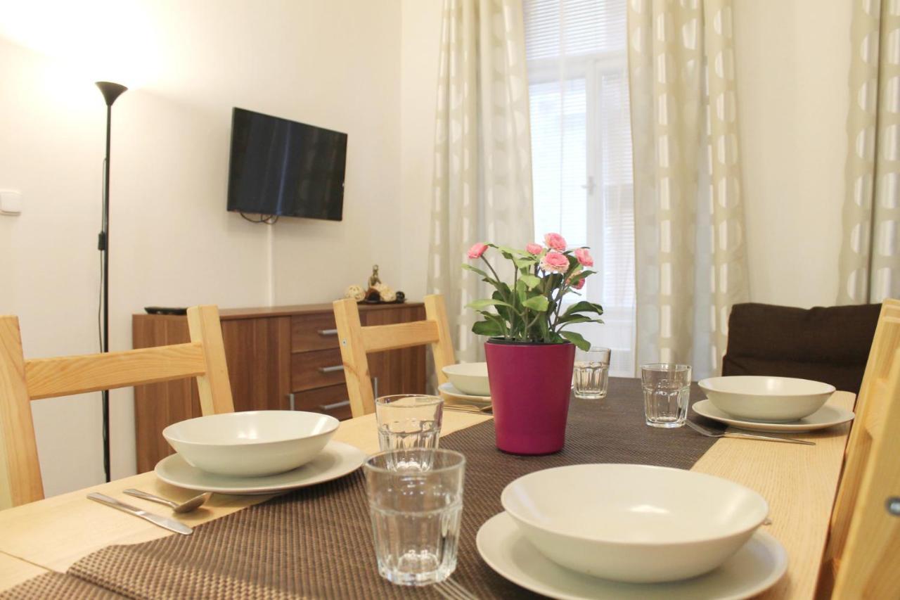 Modern Apartment Ve Smeckach 28 プラハ エクステリア 写真