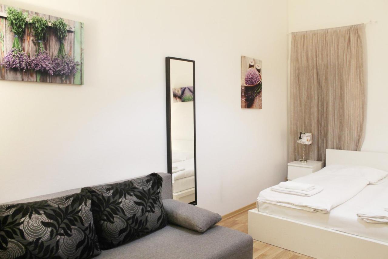 Modern Apartment Ve Smeckach 28 プラハ エクステリア 写真