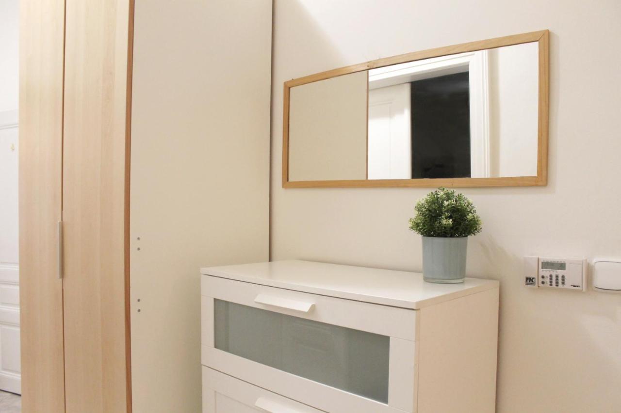 Modern Apartment Ve Smeckach 28 プラハ エクステリア 写真